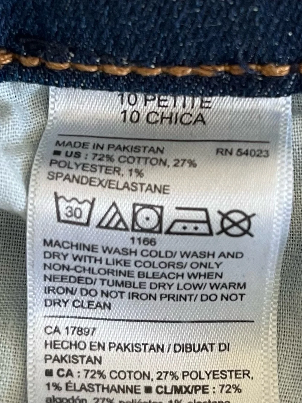 Old Navy Indigo Cropped Stretch Jeans - Picture 3 of 4